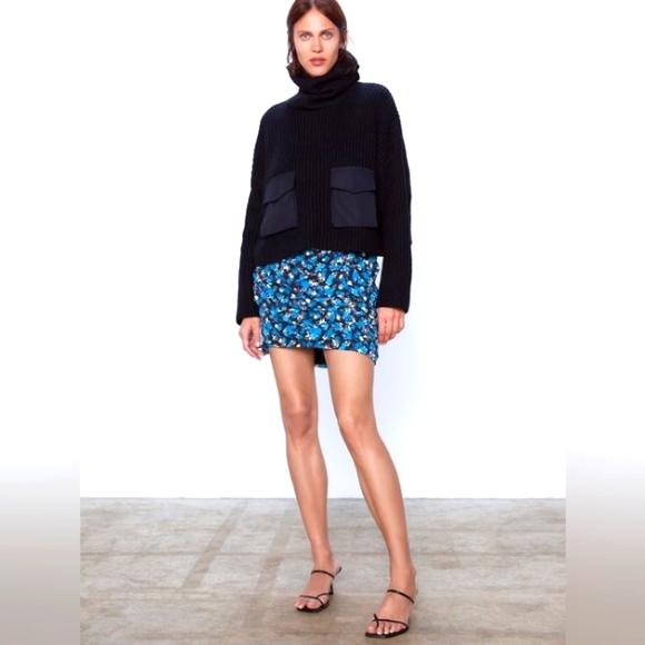 SOLD🚫 FLORAL MINI SKIRT - Picture 2 of 8